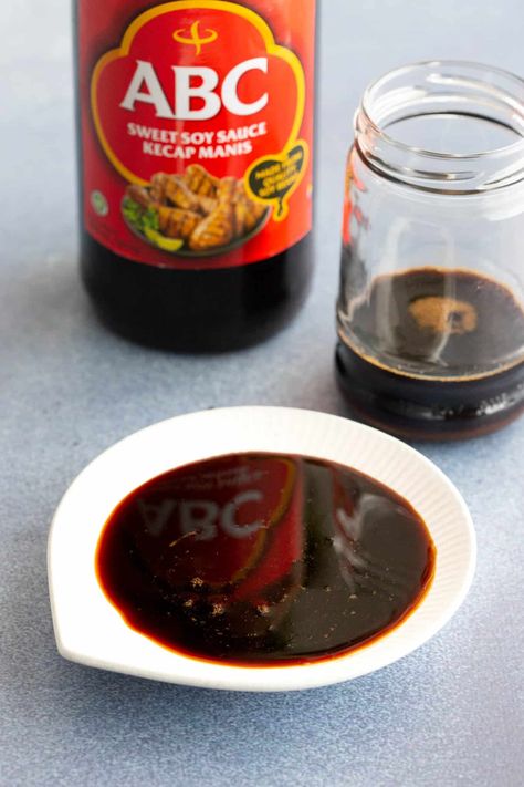 The thick Indonesian sweet soy sauce you know and love - Kecap Manis! You only need 2 ingredients and 7 minutes to easily make this popular condiment at home. Sweet Soy Sauce, Spicy Dipping Sauce, Kecap Manis, Golden Syrup, 2 Ingredient, Sweet Sauce, 7 Minutes, Oyster Sauce, Hoisin Sauce