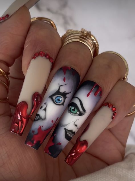 Horror Nails Chucky, Bride Of Chucky Nail Art, Chunky Nails Acrylic, Chucky Nail Designs, Chuckie Nails, It Nails Halloween, Chucky Halloween Nails, Halloween Nails Chucky, Chucky And Tiffany Nails