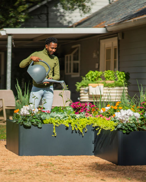 🪴🌿Elevate your garden setup with Vego's Modern Series Garden Beds! Built to last longer with commercial grade steel and a sturdy double-walled design, perfect for the modern gardener! 
🏡⌛Assemble with ease and add to your garden setup in just 20 minutes. Long Planter Boxes, Vego Garden, Paver Deck, Long Planter, Raised Garden Bed Kits, Metal Raised Garden Beds, Outdoor Stair Lighting, Garden Modern, Pergola Garden