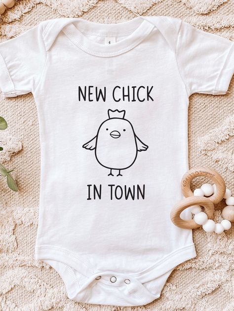 Diy Newborn Onesie, Newborn Shirt Ideas, Baby Onesie Painting Ideas, Babygrow Ideas Diy, Cricut Baby Onesie, Funny Newborn Onesies, Diy Baby Onesies, Baby Onsies Ideas, Babygrow Ideas