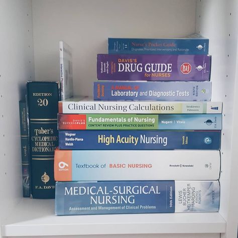 Study Lover, Nurse Books, Nursing School Inspiration, Nursing School Essential, Easy Korean Words, Study Apps, Med School Motivation, Medical Surgical Nursing, Nursing Books