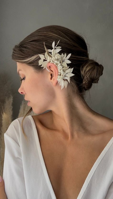 🤍Bohemian Dried flower ear cuff🤍 Price for one ear cuff 🌿ADVANTAGES  🧡The flowers will look great for the years to come. 🧡You'll be able to see it before the big day, enjoy it through the wedding, and keep it as a remembrance of that beautiful day. 🧡The bouquet can travel with you to the venue wherever it is. 🧡Will look amazing in your photos! 🧡A beautiful piece to grace your home. 🌿 FEATURES  The whole thing is made up of dried and unfading flowers(preserved)and leaves. All material is Wedding Accessory For Men, Flower Ear Cuffs, Dragon Ear Cuffs, Leaf Ear Cuffs, Flower Hair Pins, Ear Cuff Earrings, Flower Ear, Ear Climber, Gold Ear Cuff