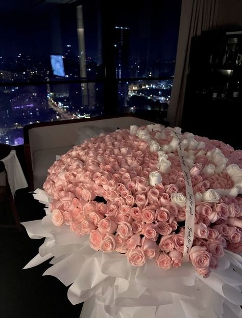 Pink Inspo Quotes, Big Flower Bouquet, Pink Roses Birthday, Large Flower Bouquet, Big Roses, Huge Flowers, Quotes Aesthetics, Luxury Bouquet, Luxury Flower Bouquets