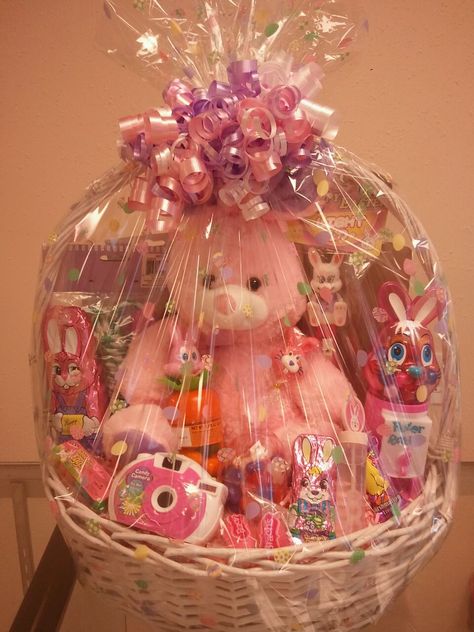 Basket Gift Wrapping Ideas, Easter Baskets Ideas, Unique Easter Basket Ideas, Easter Basket Ideas For Boys, Toy Gift Basket, Unique Easter Baskets, Creative Easter Baskets, Girls Easter Basket, Best Gift Baskets