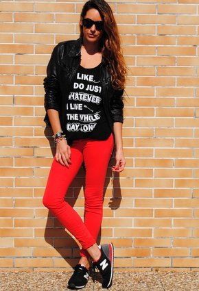 Leggins rojo Red New Balance, Wedge Sneakers Outfit, Outfits Leggins, Winter Sneakers Outfit, Wedges Outfit, Sneakers Outfit Summer, Dress And Sneakers Outfit, Adidas Superstar Women, Nike Sneakers Outfit