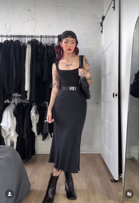 Chic Goth Aesthetic, Alternative Fashion Office, Comfy Goth Aesthetic, Fancy Goth Aesthetic, Bloated Outfit Ideas Winter, Clean Gothic Outfits, All Black Alternative Outfit, Classy Goth Fashion, Soft Goth Outfits Plus Size