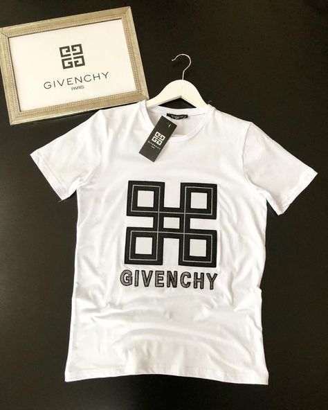 Model Kaos, Summer Swag Outfits, Adidas Store, Givenchy Tshirt, Hood Design, Men Fashion Casual Shirts, Streetwear Accessories, December 19, Swag Outfits