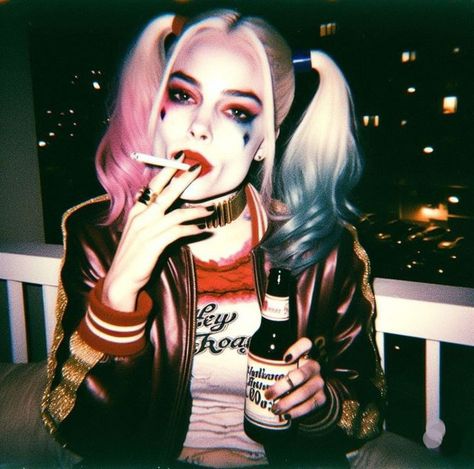 Harley Quinn Pfp, Girly Pfp, Harleen Quinn, Jamie Campbell Bower Twilight, Harley And Joker Love, Margot Robbie Harley Quinn, Margot Robbie Harley, Joker Costume, Joker Pics