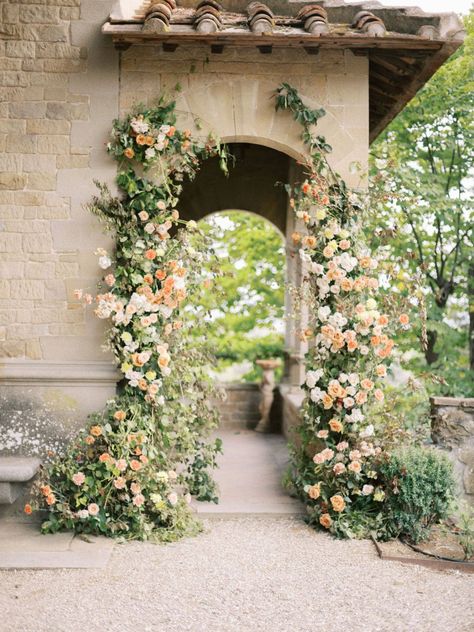 Two-day wedding at villa Le Fontanelle, Tuscany Junk Kouture, Florence Wedding, Wedding Ceremony Arch, Persian Wedding, Wedding Planning Decor, Tuscan Wedding, Chateau Wedding, Wedding Inspiration Board, Ceremony Arch