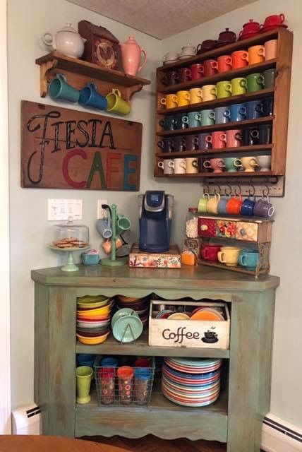 Fiesta Dishes Display, Dinnerware Display Ideas, Fiesta Kitchen Decor Ideas, Fiesta Ware Display, Tea Set Display Ideas, Fiestaware Display, Fiestaware Christmas, Fiesta Ware Colors, Dinnerware Display