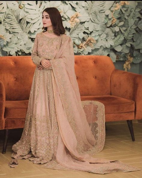 Organza Outfit, Kanwal Malik, Lehenga For Women, Wedding Lehenga Designs, Latest Bridal Dresses, Potli Bag, Pakistani Wedding Outfits, Pakistani Fashion Party Wear, Beautiful Pakistani Dresses