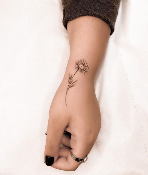 Sunflower Tattoo Hand, Sunflower And Sun Tattoo, Sunflower Fine Line Tattoo, Sunflower Hand Tattoo, Daisy Fine Line Tattoo, Small Sunflower Tattoo Simple, Delicate Sunflower Tattoo, Dainty Sunflower Tattoo, Minimalistic Sunflower Tattoo