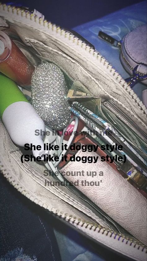 Mommy And Baby Pictures, What's In My Purse, Chicken Teriyaki, Inside My Bag, Purse Essentials, Handbag Essentials, Women Purse, In My Bag, Car Inspiration