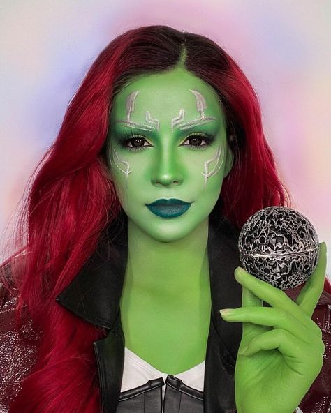 Gamora Makeup, Heidi Klum Halloween Costume, Gamora Costume, Charlotte Roberts, Instagram Makeup Artist, Virtual Makeup, Halloween 23, Artist Makeup, Pretty Halloween