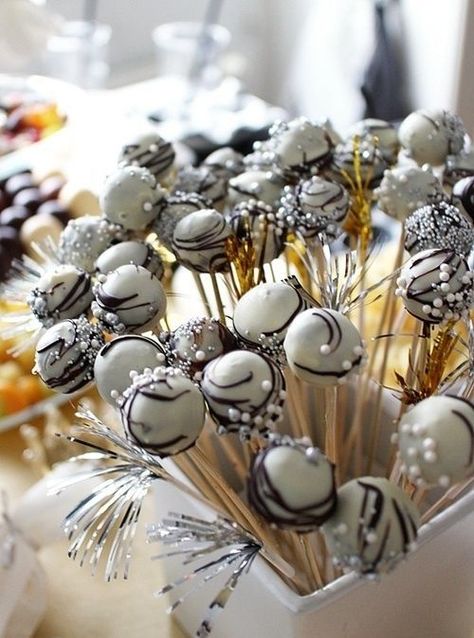 31 Sparkling New Year Wedding Cakes And Desserts New Years Treats Ideas, New Year Cake Pops, New Years Treats, Dessert Pops, Happy New Year Cake, Festive Snacks, Nye 2023, New Year Cake, Cake Pop Designs