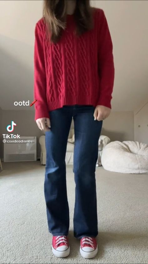 Red Converse Winter Outfit, Red Sweater Outfit, Gilmore Girls Fashion, Downtown Outfits, Downtown Girl, Rory Gilmore, Foto Ideas Instagram, Swaggy Outfits, Warm Outfits