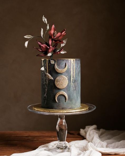 Gothic Bday Cake, Witchy 40th Birthday, Moon Phase Cake, Witch Wedding Cake, Cosmic Wedding Cake, Witches Don’t Age Cake, Evermore Cake, Witch Cake Ideas, Gothic Baking