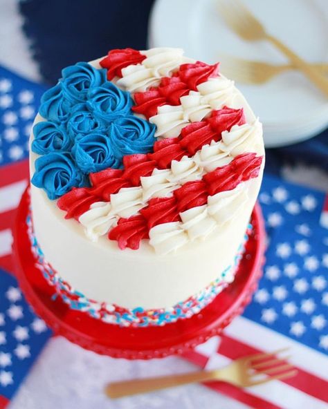 July 4th Cakes, American Flag Cake, Patriotic Cake, Fourth Of July Cakes, Door Aesthetic, Nursing Cake, Whiskey Cake, 13 Colonies, Flag Cake