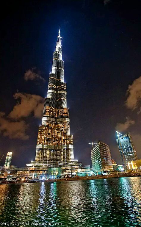 Burn Khalifa, Infrastructure Architecture, Khalifa Dubai, Living In Dubai, Breathtaking Places, Night Scenery, Cruise Destinations, Amazing Buildings, Dubai Travel