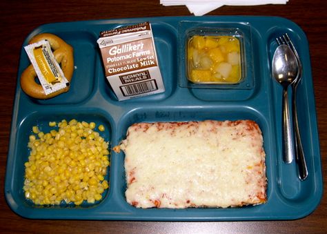 1950s & 1960s SCHOOL CAFETERIA LUNCHES | EATERIES, DIVES & JUKE JOINTS School Cafeteria Food, School Lunch Recipes, Cafeteria Food, Hot Lunch, Pizza Day, Food Memes, School Cafeteria, School Food, 90s Kids