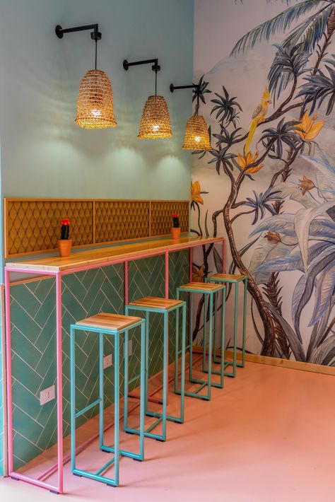 Poké Hawaiian Taste Restaurant by Arch. Stefano Sanfilippo | Tecnografica Pizzeria Interior Design, Pizzeria Interior, Meja Industrial, Industrial Closet, Jamaica House, Mexican Restaurant Decor, Ruang Tamu Outdoor, Coffee House Design, Small Restaurant Design