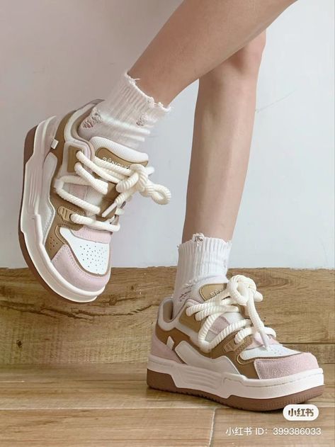 Cool Style Outfits, Shoe Hacks, Korean Shoes, Dr Shoes, Star Boots, Pretty Shoes Sneakers, Platform Heels Boots, Shoes Hack, Platform High Heel Shoes