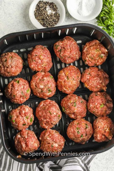 Juicy Air Fryer Meatballs (Freezer-Friendly!) - Spend With Pennies Beef Meatballs Recipe, Air Fryer Meatballs, Air Flyer, Recipe Air Fryer, New Air Fryer Recipes, Cooks Air Fryer, Air Fryer Oven Recipes, Air Fry Recipes, Beef Meatballs