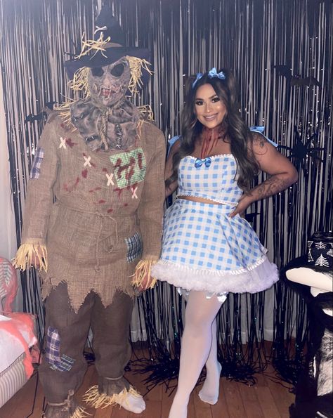 Dorothy And Tin Man Costume, Dorothy And Scarecrow Costume Couple, Wizard Of Oz Costume Ideas Couples, Dorothy And Scarecrow Costume, Wizard Of Oz Couple Costume, Dorothy And Scarecrow, Dorothy Halloween, Dorothy Halloween Costume, Tin Man Costumes