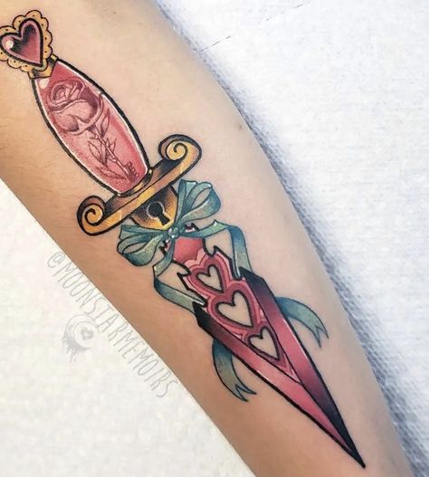 Feminine Knife Tattoo, Heart Swords Tattoo Ideas, Cute Dagger Tattoo, Floral Dagger Tattoo, Heart And Dagger Tattoo, Feminine Dagger Tattoo, Girly Dagger Tattoo, Heart Dagger Tattoo, Chaos Tattoo