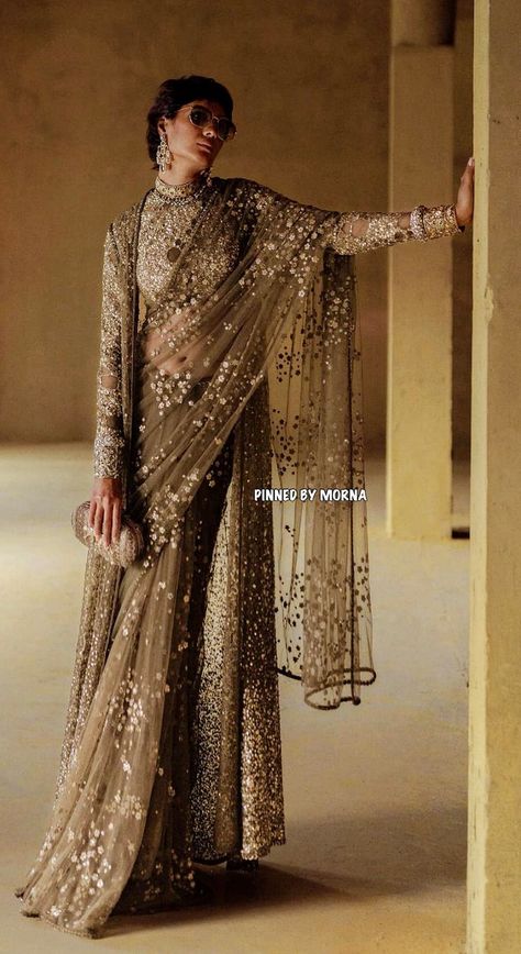 Bride Reception Dresses, Engagement Saree, Sabyasachi Sarees, Sabyasachi Mukherjee, Golden Saree, Indian Wedding Gowns, Fancy Sarees Party Wear, Saree Designs Party Wear, Indian Fashion Saree