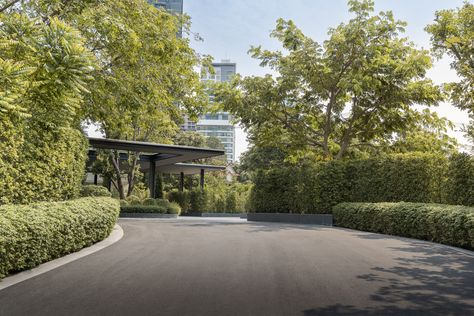 Cross Pattaya Pratamnak | Studio NDT Luxury Hotel Entrance, Hotel Landscape Design, Gallery Entrance, Hotel Landscape, Building Entrance, Hotel Entrance, Modern Ideas, Entrance Design, Street Design