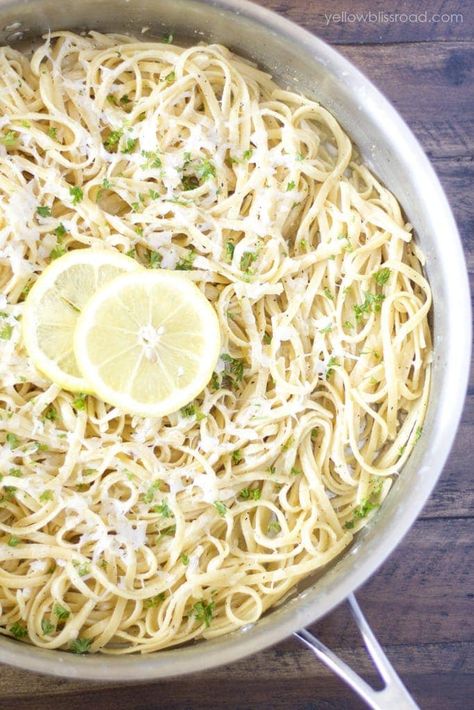 One Pan Lemon Garlic Pasta | YellowBlissRoad.com Parmesan Linguine, Rice Sides, Summer Pasta Dishes, Yellow Bliss Road, Summer Pasta Recipes, Lemon Garlic Pasta, One Pot Pasta Recipes, Garlic Pasta, Lemon Pasta