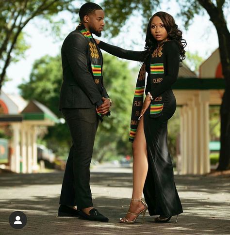 Boyfriend Girlfriend Senior Pictures, Couple Graduation Poses, Couple Graduation Pictures College, University Graduation Outfit Classy, Grad Photos Couple, Couple Graduation Pictures, Couple Graduation, Graduation Outfit College, Nursing Graduation Pictures