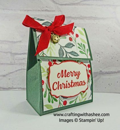 Painted Christmas Easy Gift Bag – Crafting with Ashee Celebrate With Tags, Treat Boxes Diy, Homemade Gift Bags, Jul Diy, Christmas Treats Holders, Christmas Treats Boxes, Lincoln Uk, Christmas Easy, Christmas Treat Bags