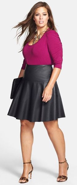 Flattering Skirts for Big Hips and Thighs (Ashley Graham) Ashley Graham Style, Model Rok, Plus Zise, Elisabeth Shue, Look Plus Size, Elizabeth Hurley, Shirred Dress, Michelle Rodriguez, Farrah Fawcett