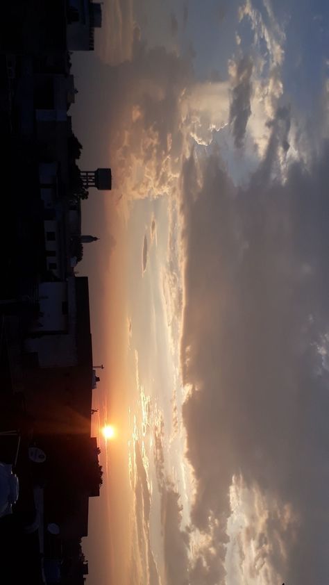 Rain Fake Snap, After Rain Aesthetic, Sky After Rain, Sky Snap, Sunset Captions For Instagram, Blurred Aesthetic, Girl Mirror, Mirror Shot, Windy Weather