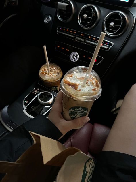 Starbucks Pictures, Mercedes Girl, Starbucks Girl, Americano Coffee, Starbucks Lovers, Coffee Pictures, Mercedes Car, Dunkin Donuts Coffee, Christmas Car