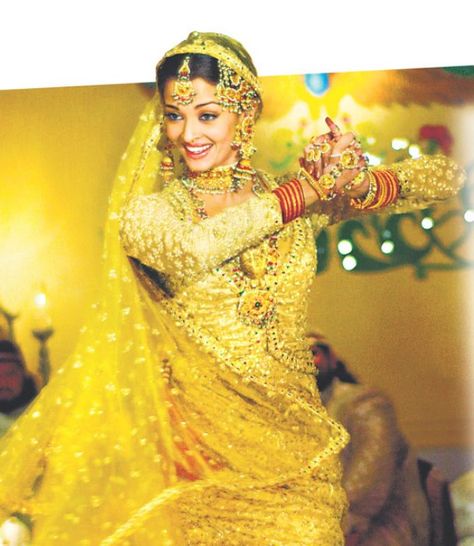 Bollywood Dance :Aishwarya "Umrao Jaan" {2006} Umrao Jaan, ऐश्वर्या राय, Aishwarya Rai Pictures, Hot Wallpapers, Wallpapers Pictures, Aishwarya Rai Bachchan, Mangalore, Indian Dance, Bollywood Dance