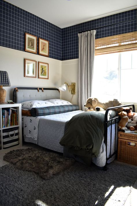 Neutral And Light Blue Bedroom, Fabric Wall Behind Headboard, Cool Boy Bedroom Ideas, Plaid Boys Room, Cool Boy Bedroom, Boy Bedroom Ideas, Stuffed Dogs, Classic Room, Nautical Room