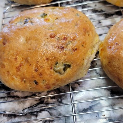 Roasted Jalapeno and Cheddar Cheese Sourdough Bun - Bailees Kitchen Jalapeno Cheddar Buns, Jalapeño Cheddar Buns, Jalapeno Bagels Recipe, Chipotle Chicken Sandwich, Sourdough Bun Recipe, Sysco Foods, Cheese Sourdough, Jalapeno Burger, Burger Buns Recipe