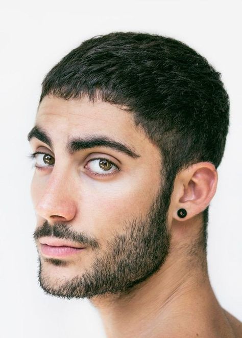 Etruscan Eyes and beard on this handsome young Man. Fashion Models Men, Mens Facial Hair Styles, Men Haircut Styles, Corte De Cabelo Masculino, Model Face, Face Men, Pretty Eyes, Hair And Beard Styles, Beard Styles