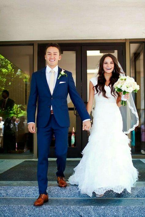 Blue Tuxedo Wedding, Temple Wedding Photography, Blue Suit Wedding, Blue Tuxedos, Wedding Suits Groom, Tuxedo Wedding, Groomsmen Attire, Groom Outfit, Groom Suit