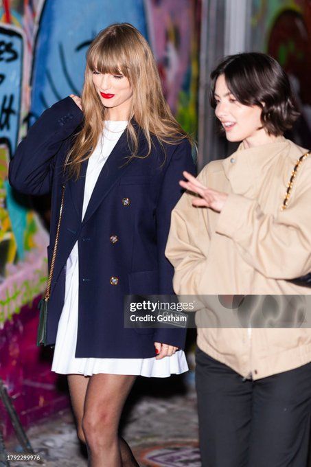 Gracie Abrams Updates on X: "Gracie and Taylor Swift pictured together today in New York City via Getty Images ♥️ https://t.co/xXyfOTIk0u" / X Gracie And Taylor, Taylor Swift Street Style, Taylor Swift New, Taylor Smith, Gracie Abrams, Long Live Taylor Swift, Live Taylor, Taylor Swift 13, Taylor Swift Pictures