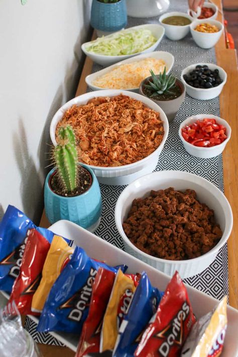 Taco Bar Party Set Up Ideas, Walking Taco Bar Party Doritos, Birthday Party Walking Taco Bar, Walking Taco Display, Walking Taco Ingredients, Walking Tacos Party Ideas, Walking Tacos For A Crowd Parties Food, Walking Tacos Bar Party, Walking Taco Bar Party Set Up Ideas