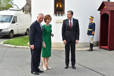 Prince Charles, who is ending today his three-day visit to Romania, met yesterday with the Romanian Crown Princess Margareta and with Prince Radu. Romanian Royal Clothes, Castles Romania, Michael I Of Romania, Romanian Royal Family, Romania Bran Castle, Peles Castle Romania, Prince Charles, Queen Anne, Crown Princess