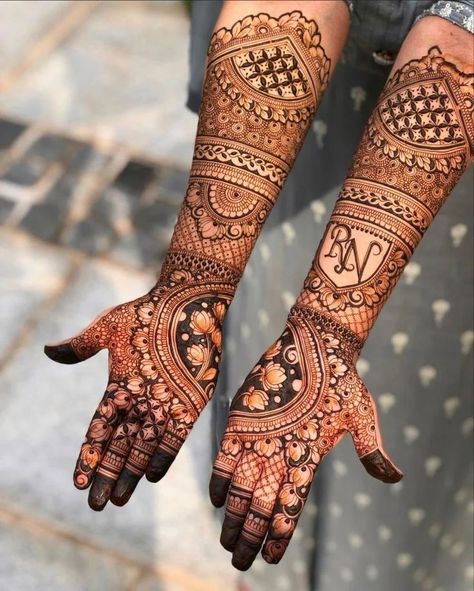 Mehndi Designs Stylish Unique, Bridal Henna Designs Indian Weddings, Henna Designs Indian, Full Back Hand Mehndi Designs, Hand Mehndi Designs Stylish, Back Hand Mehndi Designs Stylish, Mehndi Designs Stylish, Pakistani Mehndi Designs, Hand Mehndi Designs