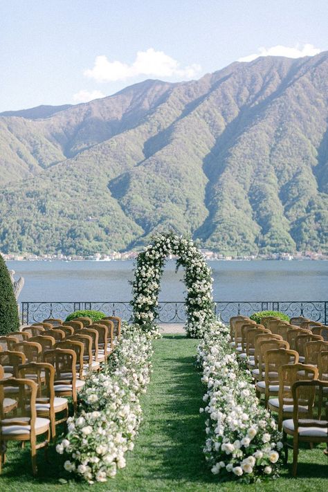 Dreamy & Timeless Romance Against The Waters Of Lake Como #weddingceremony #weddingaisle #lakecomo David Austin Wedding, Lakeside Garden, White Roses Wedding, All White Wedding, Lake Como Wedding, Villa Wedding, Lake Como Italy, David Austin Roses, Ceremony Ideas