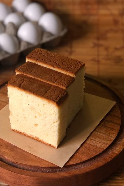 Castella cake, a Japanese delight, captivates dessert lovers worldwide. Its secret: mirin syrup. This unique sweetener, a reduction of sweet rice wine, adds depth, moisture, and a touch of tang. Mirin's gentle sweetness complements the cake's flavor and keeps it moist. Blending tradition with innovation, this cake's journey from Portugal to Japan is a slice of history and pure joy. Enjoy it with tea or on special occasions, savoring a masterpiece of flavors and textures. Japanese Sponge Cake Recipe, Japanese Sponge Cake, Cake Japanese, Japan Cake, Castella Cake, Japanese Wagashi, Sponge Cake Recipe, Japanese Cake, Sweet Rice