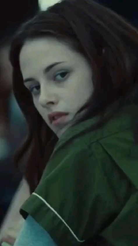 Twilight Images, Bella Twilight, Twilight Bella And Edward, Twilight Movie Scenes, Twilight Videos, Twilight Scenes, Twilight Saga Books, Twilight Saga Series, Robert Pattinson Twilight