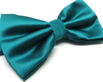 Mens Bowtie. Teal Green Bowties. Peacock Green Bow tie With Matching Pocket Square Option Teal Bow Tie, Mens Bowtie, Sweet 16 Themes, Purple Bow Tie, Green Bow Tie, Neck Bow, Sweet Escape, Green Bows, Peacock Green